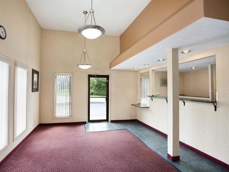 Travelodge By Wyndham La Porte/Michigan City Area Extérieur photo