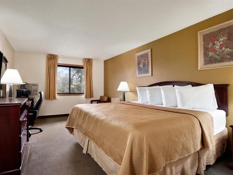 Travelodge By Wyndham La Porte/Michigan City Area Extérieur photo