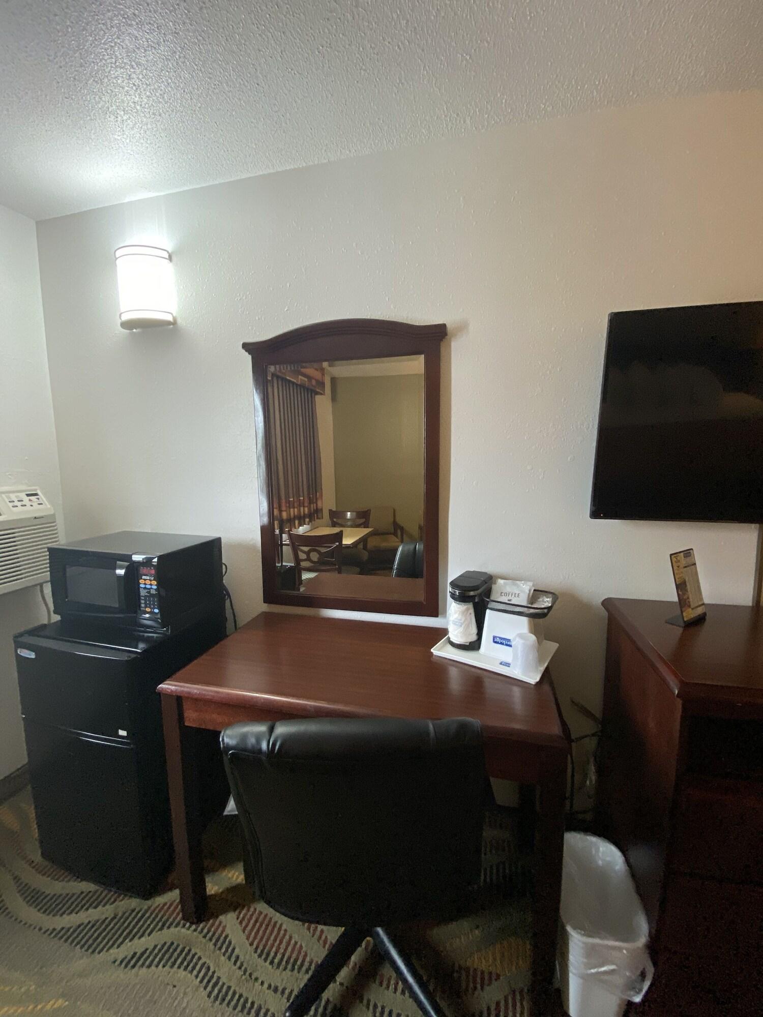 Travelodge By Wyndham La Porte/Michigan City Area Extérieur photo