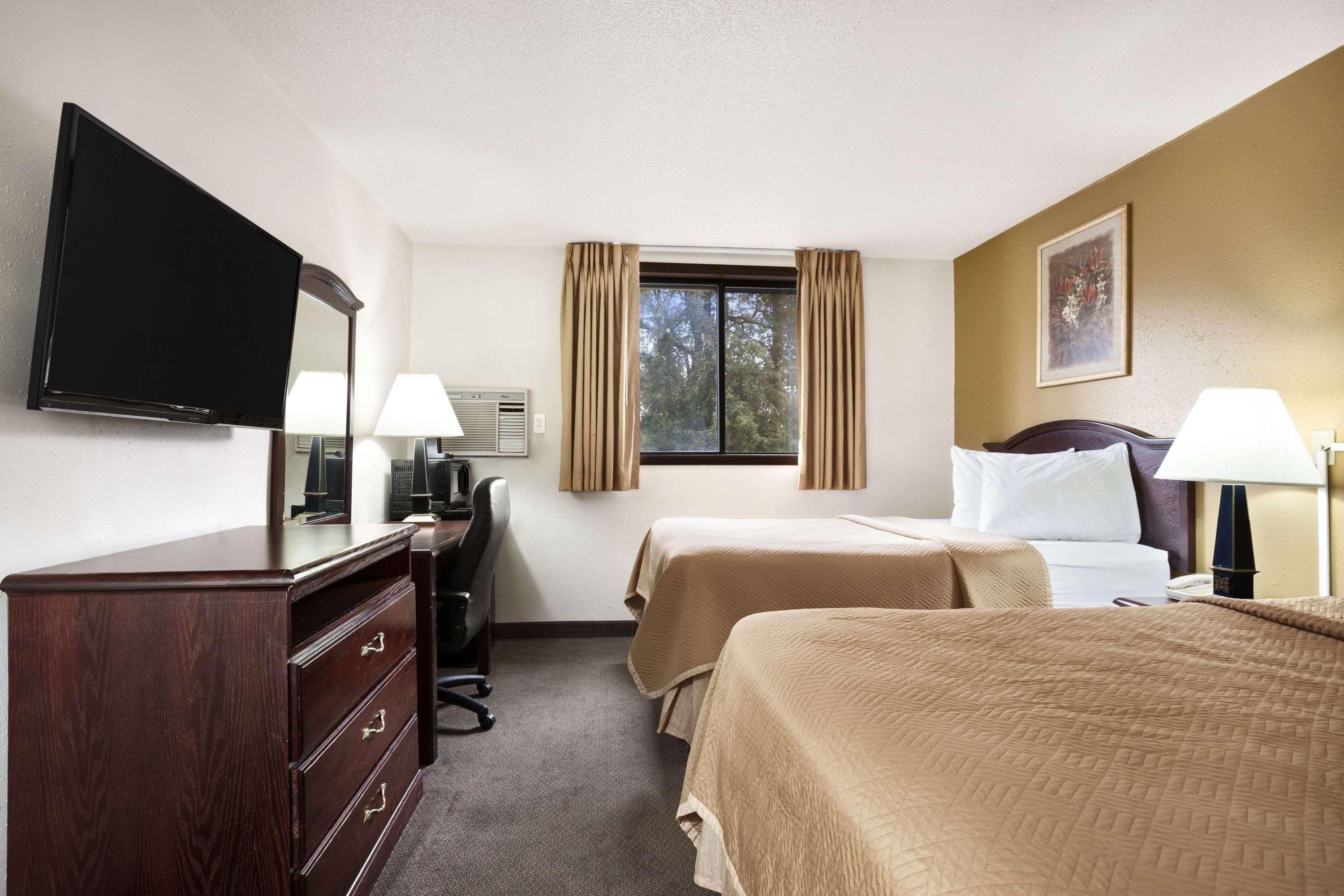 Travelodge By Wyndham La Porte/Michigan City Area Extérieur photo