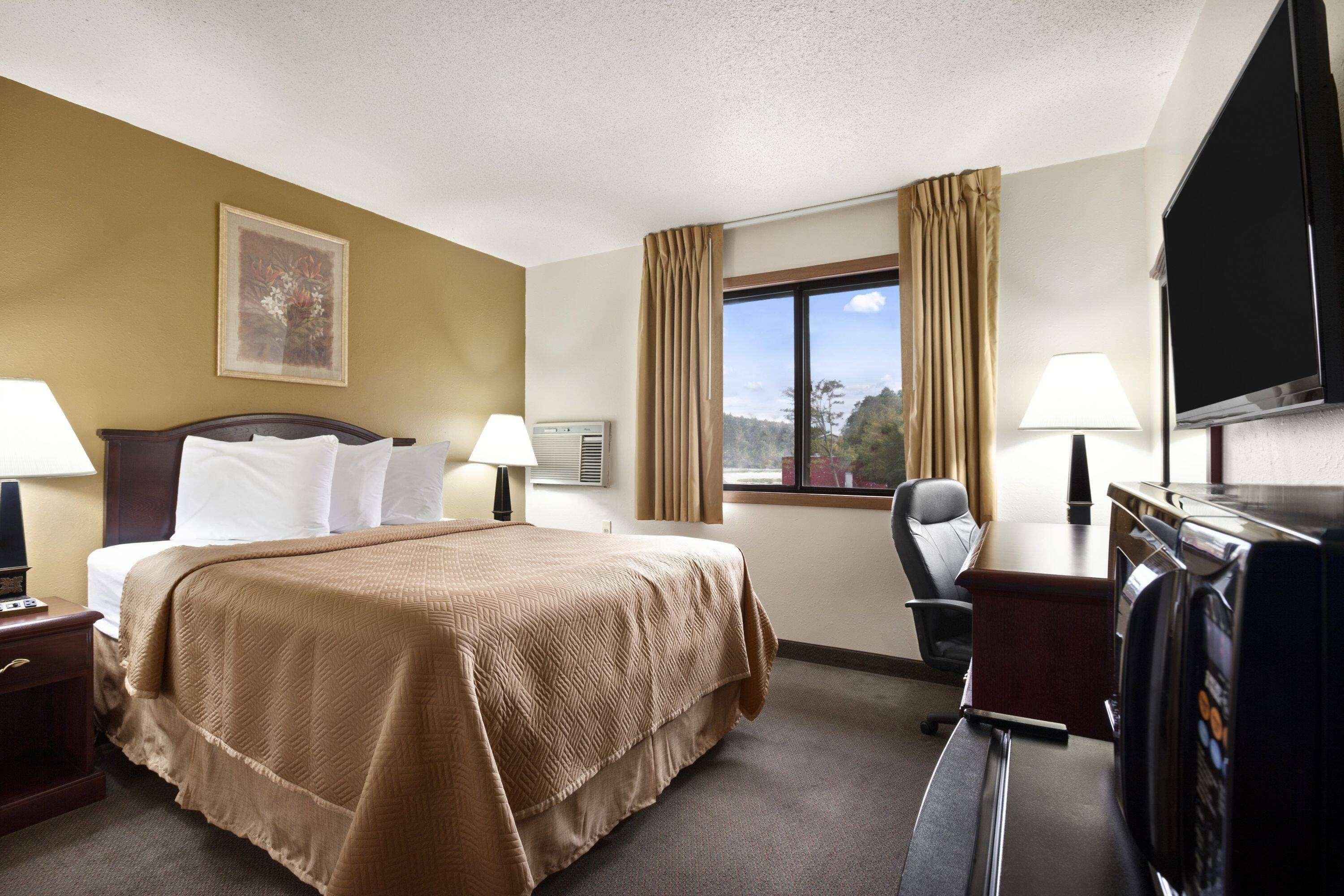 Travelodge By Wyndham La Porte/Michigan City Area Extérieur photo