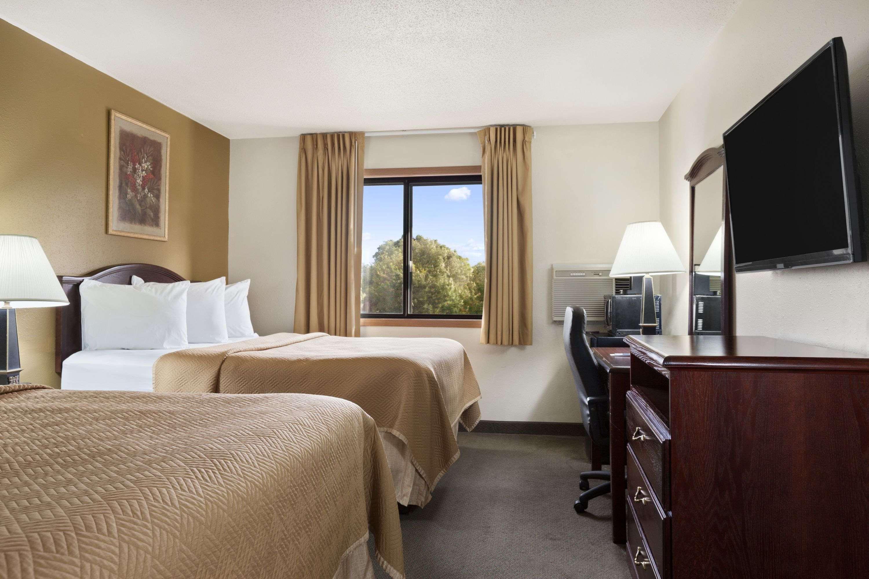 Travelodge By Wyndham La Porte/Michigan City Area Extérieur photo