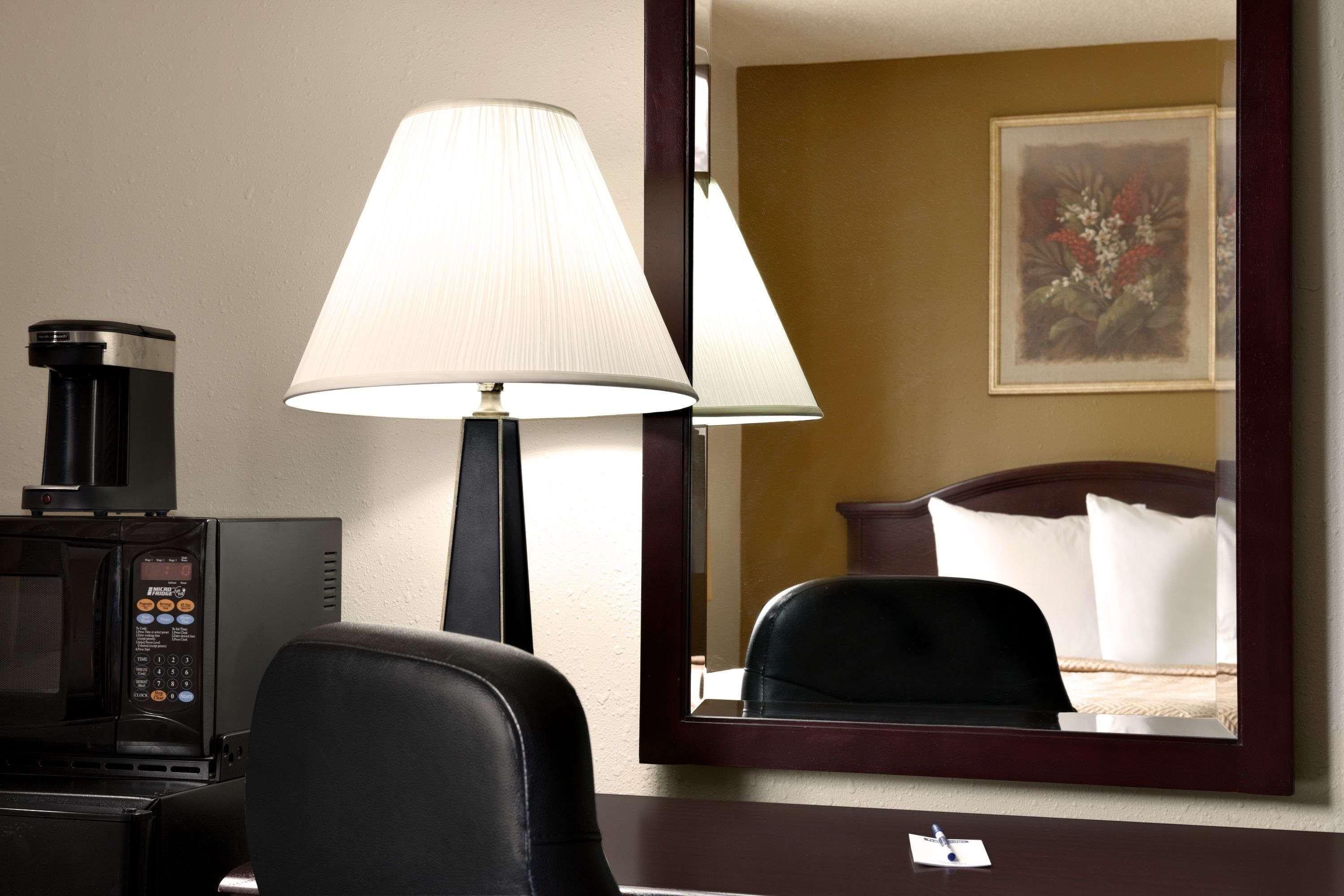 Travelodge By Wyndham La Porte/Michigan City Area Extérieur photo