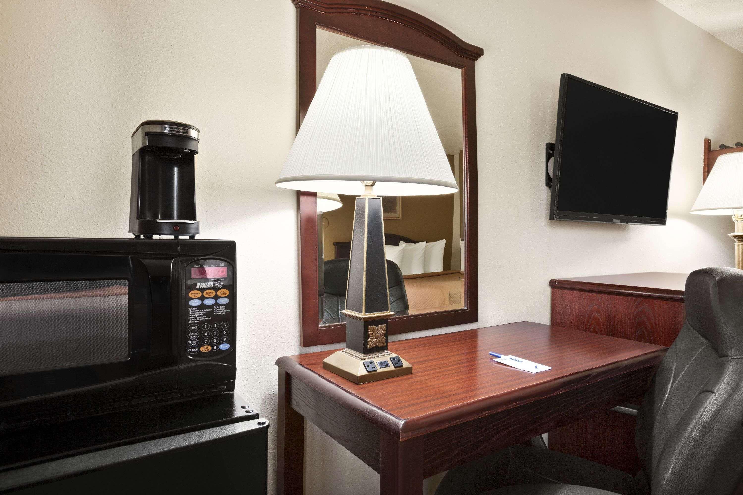 Travelodge By Wyndham La Porte/Michigan City Area Extérieur photo