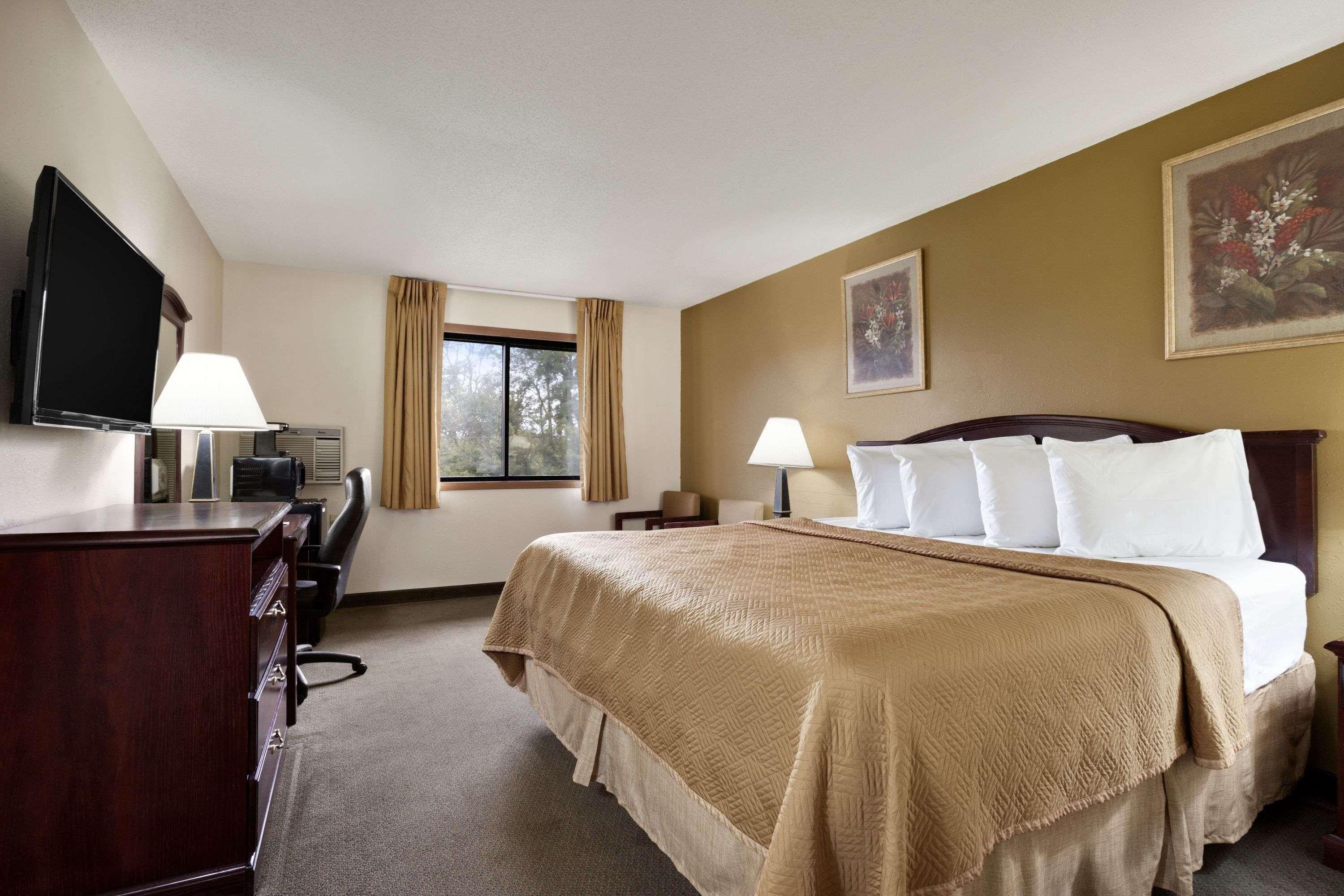 Travelodge By Wyndham La Porte/Michigan City Area Extérieur photo