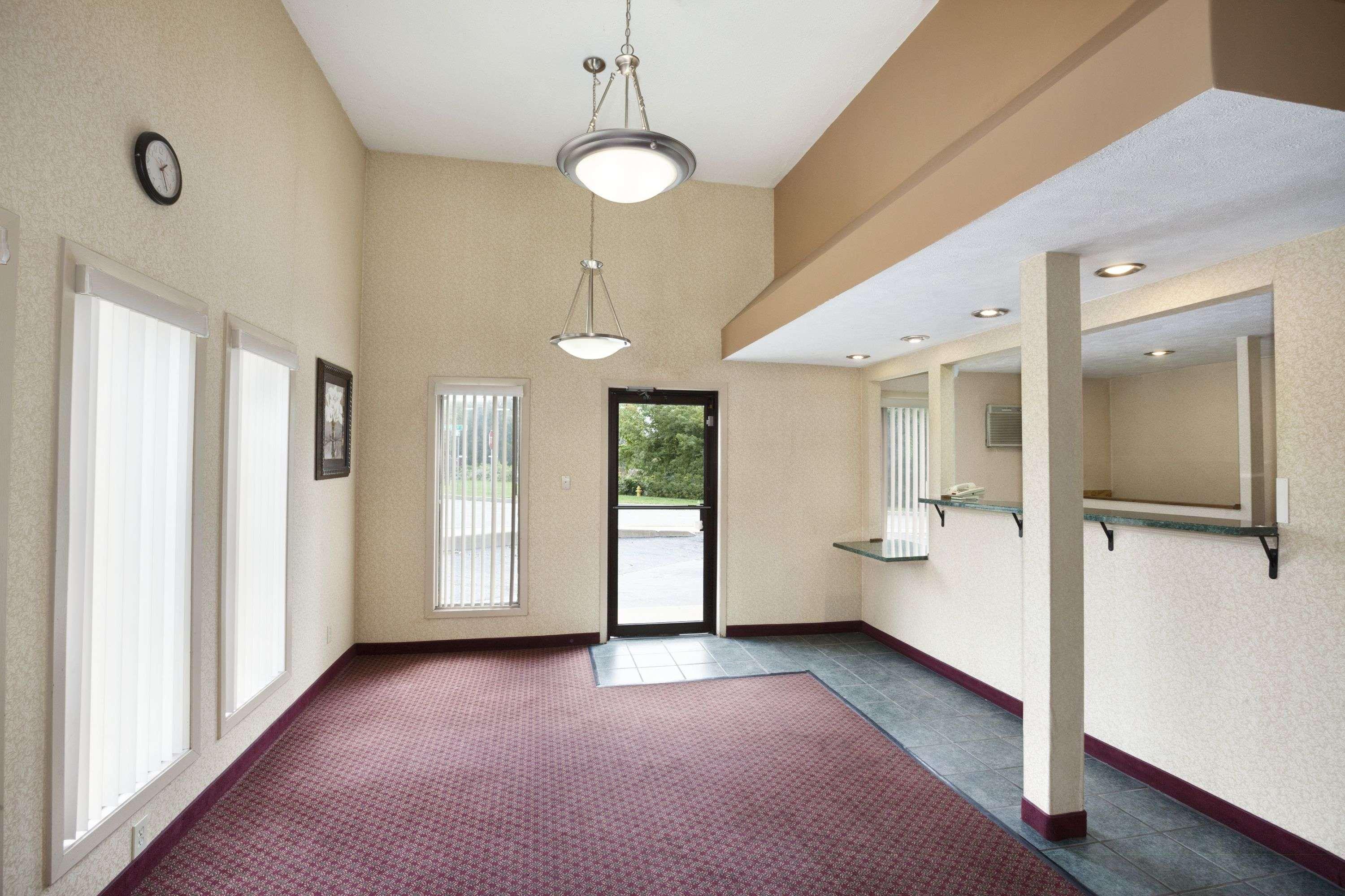 Travelodge By Wyndham La Porte/Michigan City Area Extérieur photo