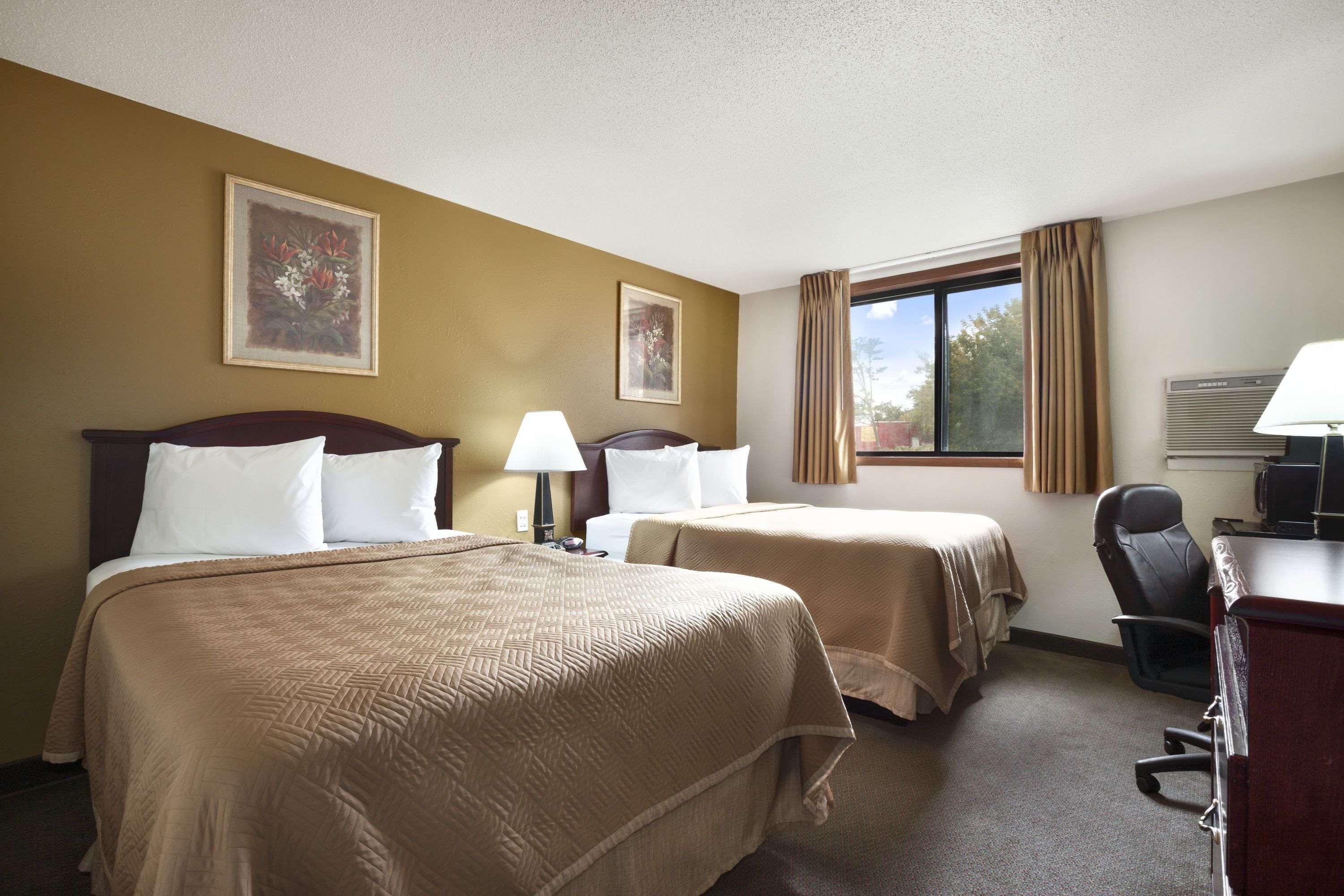 Travelodge By Wyndham La Porte/Michigan City Area Extérieur photo