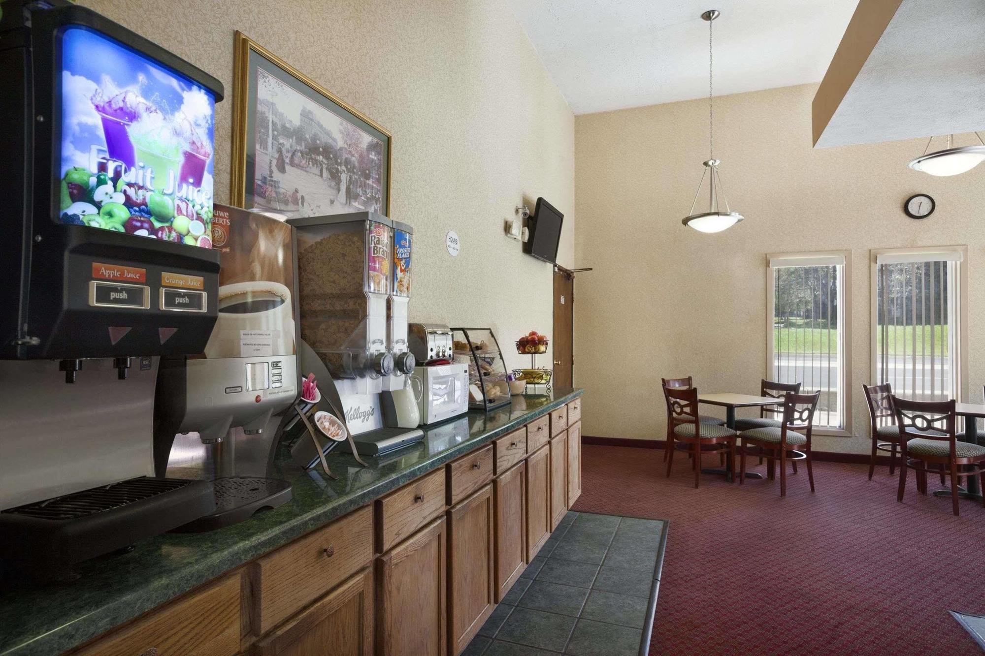 Travelodge By Wyndham La Porte/Michigan City Area Extérieur photo